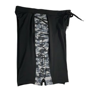 Hylete men’s Size Medium athletic shorts.  
Color:‎ black with camouflage grey